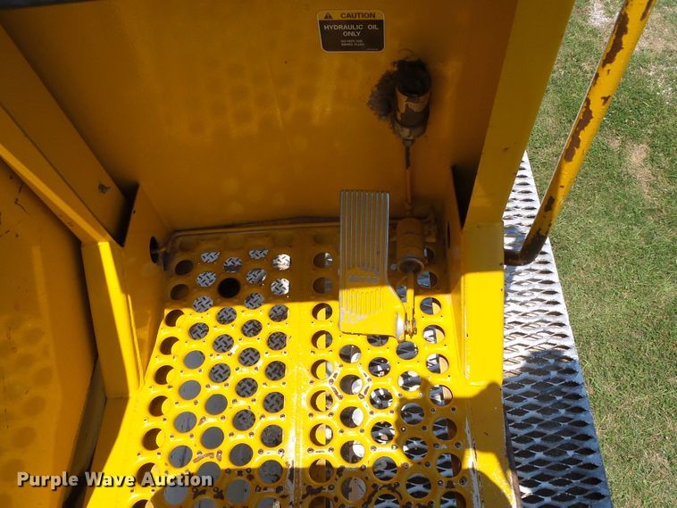 image for item DC5122 1995 International 4900 digger derrick truck