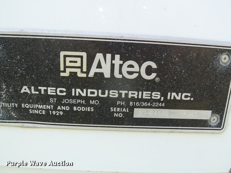 image for item DC5122 1995 International 4900 digger derrick truck