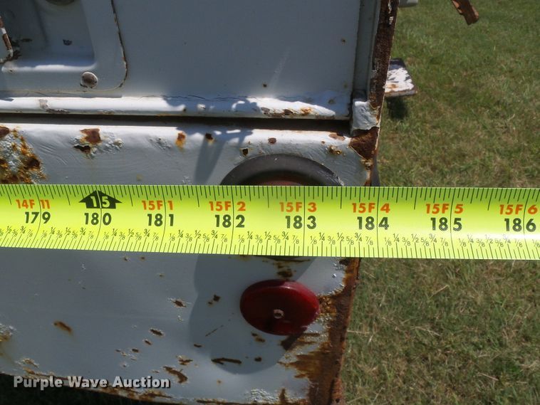 image for item DC5122 1995 International 4900 digger derrick truck