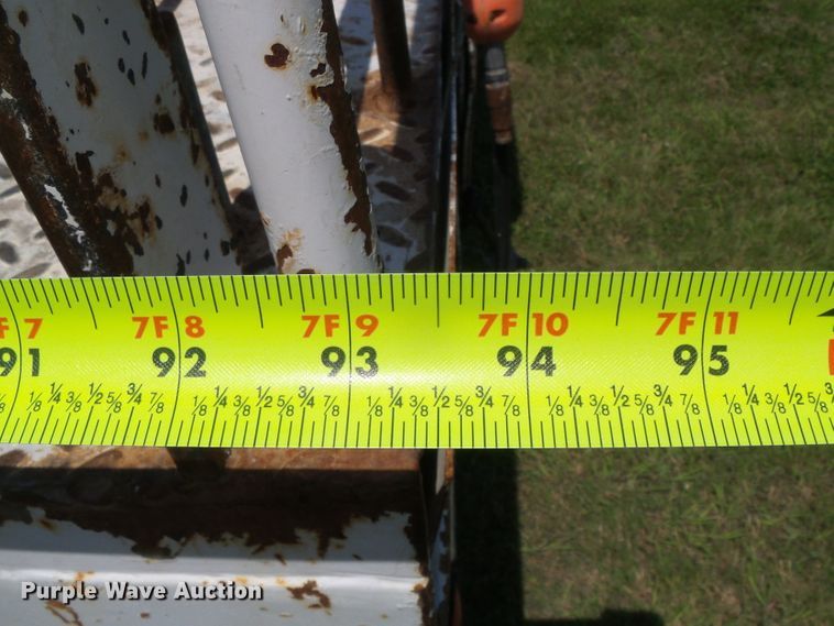 image for item DC5122 1995 International 4900 digger derrick truck