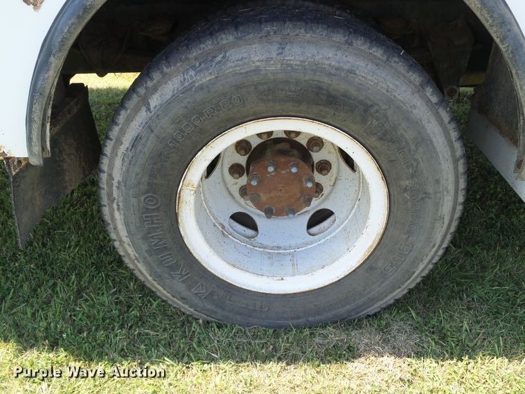 image for item DC5122 1995 International 4900 digger derrick truck