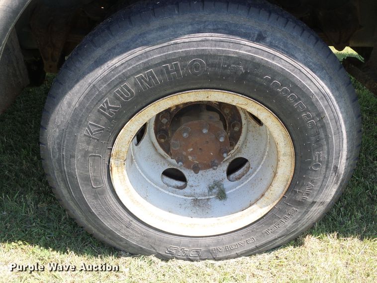 image for item DC5122 1995 International 4900 digger derrick truck