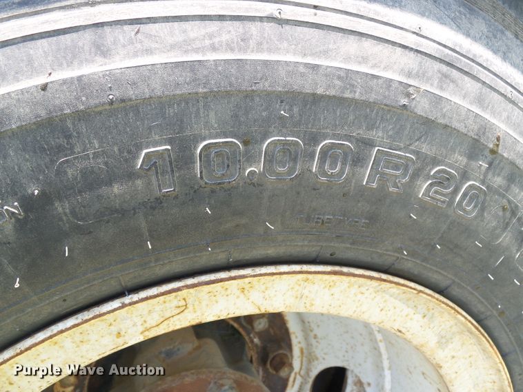 image for item DC5122 1995 International 4900 digger derrick truck