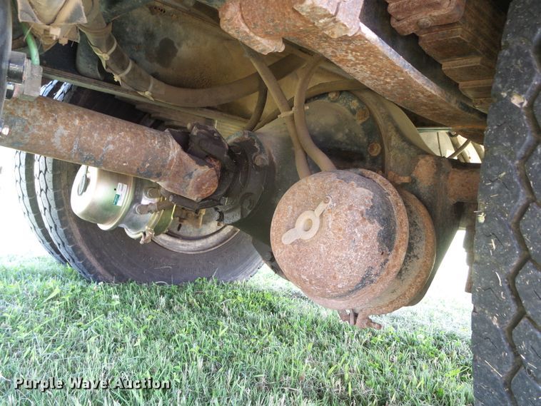 image for item DC5122 1995 International 4900 digger derrick truck