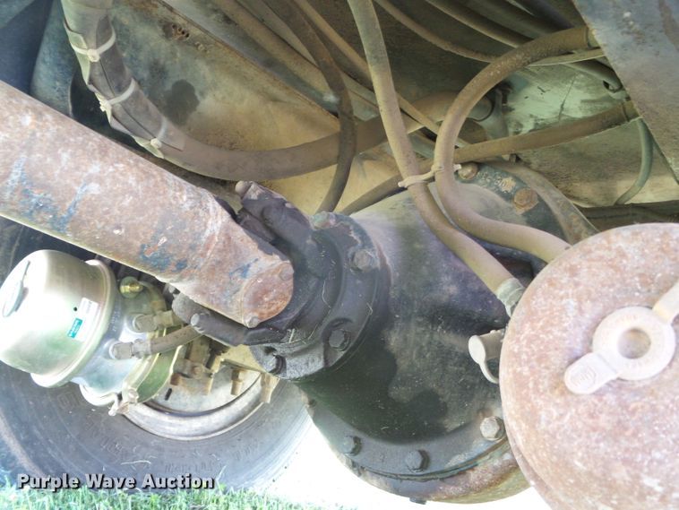 image for item DC5122 1995 International 4900 digger derrick truck