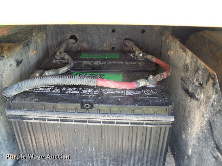 image for item DC5122 1995 International 4900 digger derrick truck