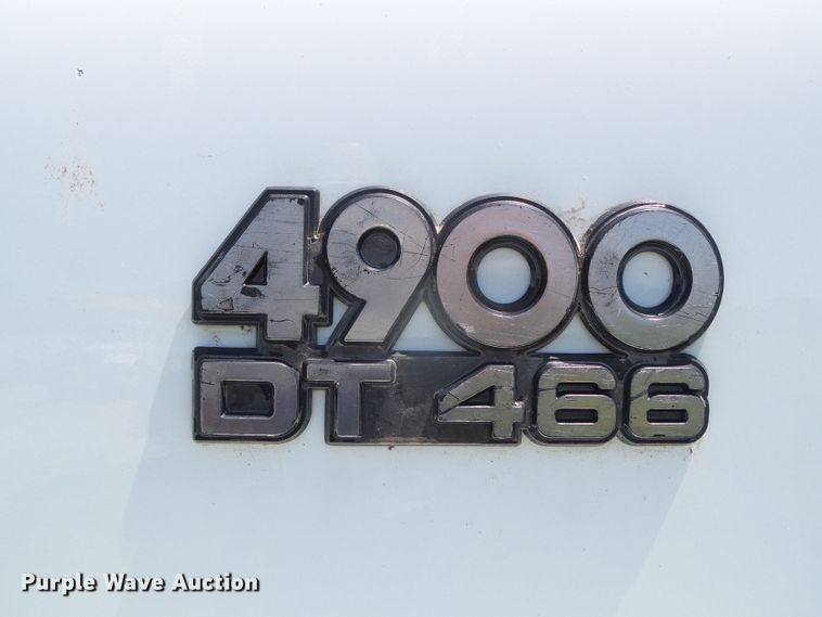 image for item DC5122 1995 International 4900 digger derrick truck