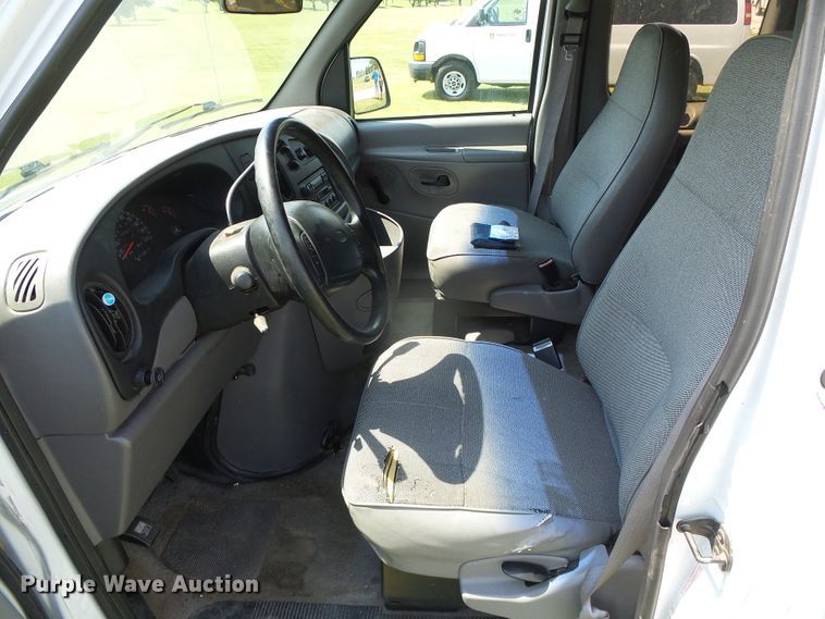 image for item DC5125 1997 Ford Club Wagon van