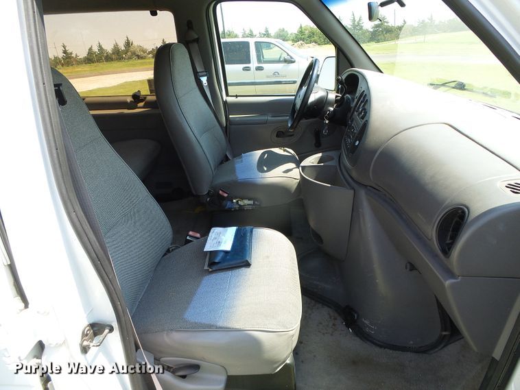 image for item DC5125 1997 Ford Club Wagon van