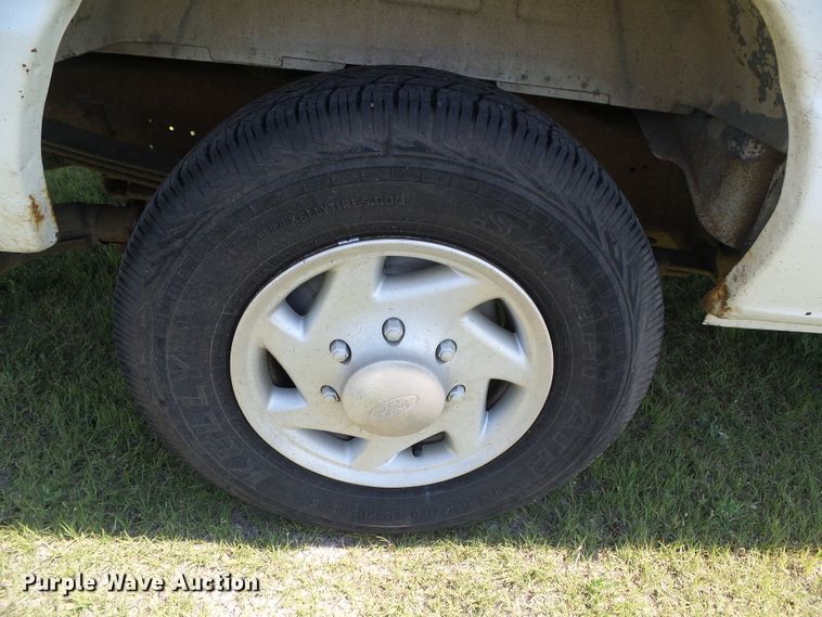 image for item DC5125 1997 Ford Club Wagon van