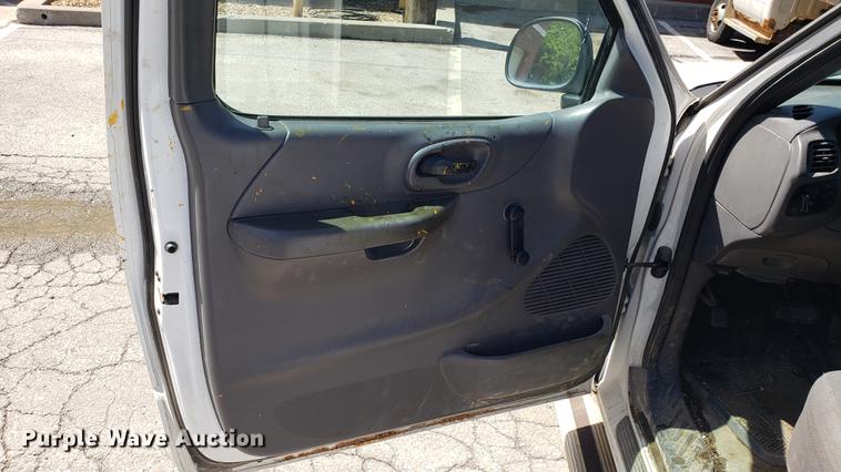 image for item DD4712 2001 Ford F150 SuperCab pickup truck