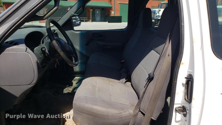 image for item DD4712 2001 Ford F150 SuperCab pickup truck