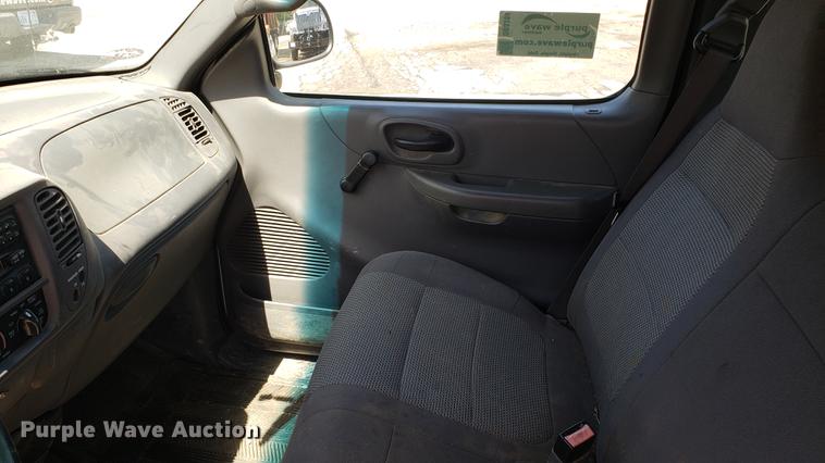 image for item DD4712 2001 Ford F150 SuperCab pickup truck