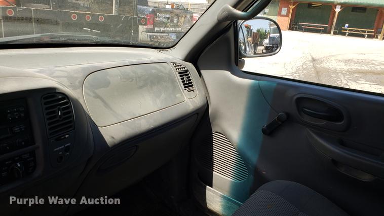 image for item DD4712 2001 Ford F150 SuperCab pickup truck