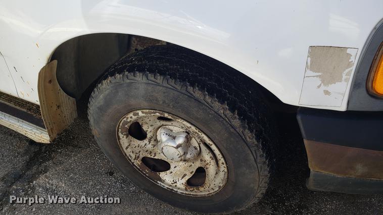 image for item DD4712 2001 Ford F150 SuperCab pickup truck