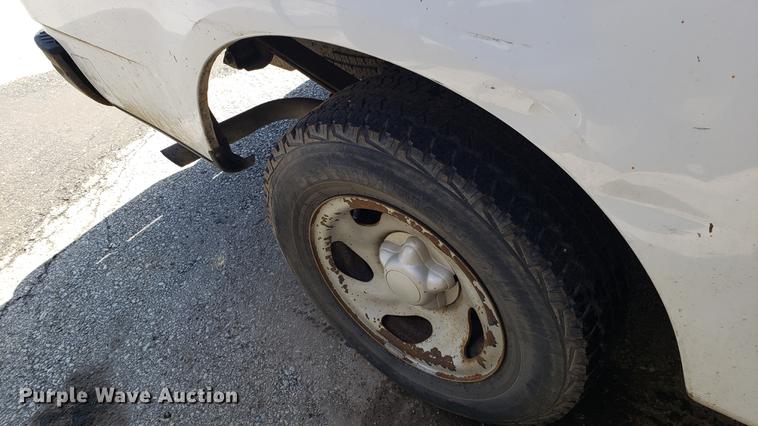 image for item DD4712 2001 Ford F150 SuperCab pickup truck