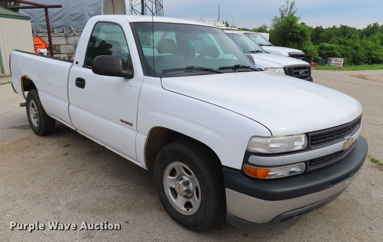 image for item DD6214 2001 Chevrolet Silverado 1500 pickup truck