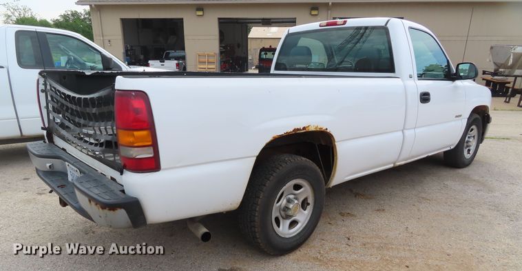 image for item DD6214 2001 Chevrolet Silverado 1500 pickup truck