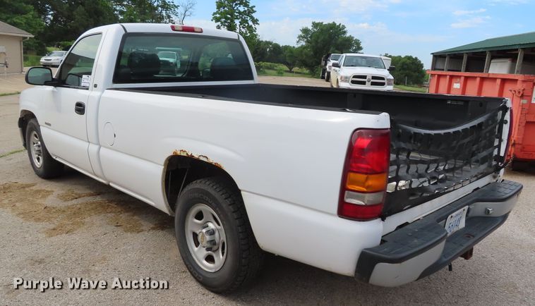 image for item DD6214 2001 Chevrolet Silverado 1500 pickup truck