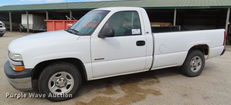 image for item DD6214 2001 Chevrolet Silverado 1500 pickup truck