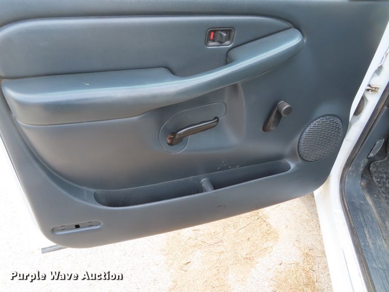 image for item DD6214 2001 Chevrolet Silverado 1500 pickup truck