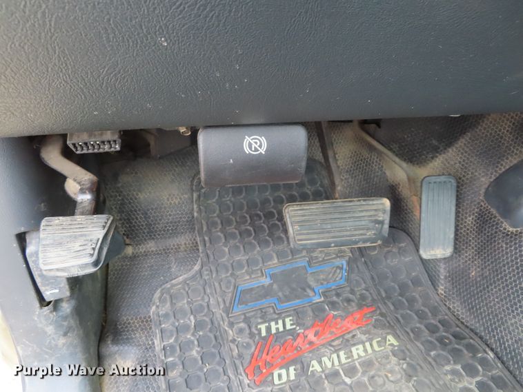 image for item DD6214 2001 Chevrolet Silverado 1500 pickup truck