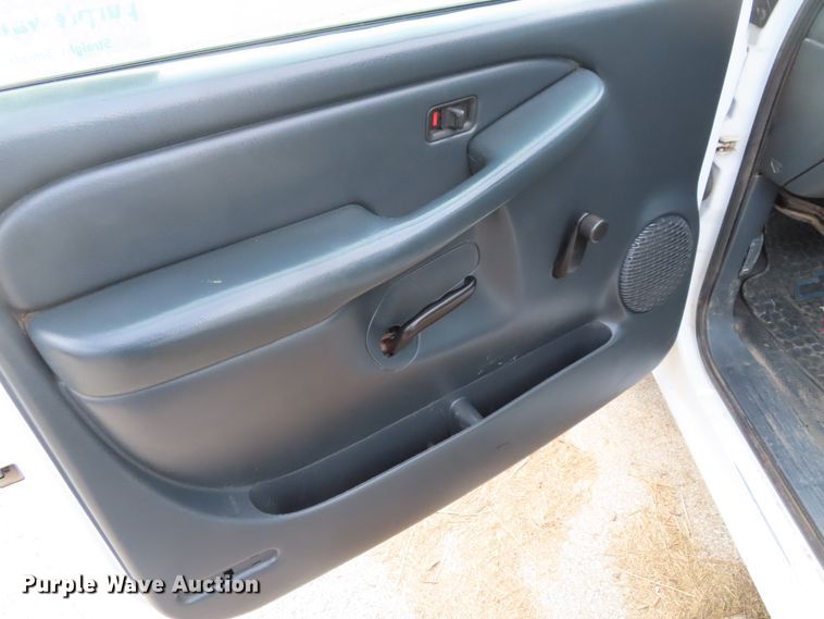 image for item DD6214 2001 Chevrolet Silverado 1500 pickup truck