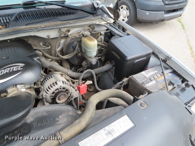 image for item DD6214 2001 Chevrolet Silverado 1500 pickup truck