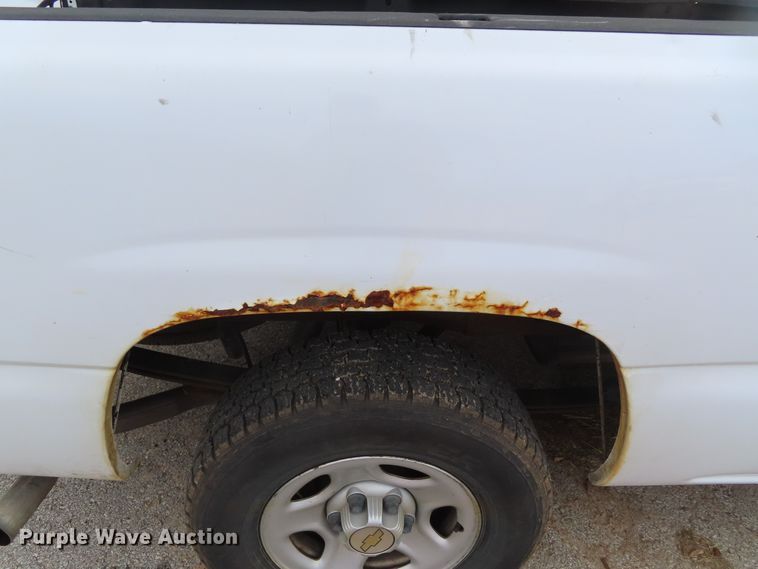 image for item DD6214 2001 Chevrolet Silverado 1500 pickup truck