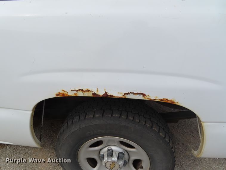 image for item DD6214 2001 Chevrolet Silverado 1500 pickup truck