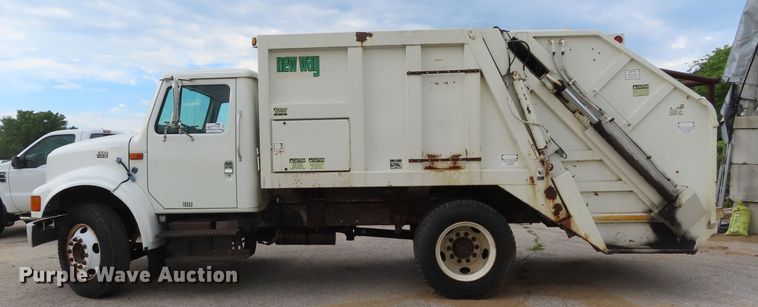 image for item DD6217 1999 International 4900 refuse truck