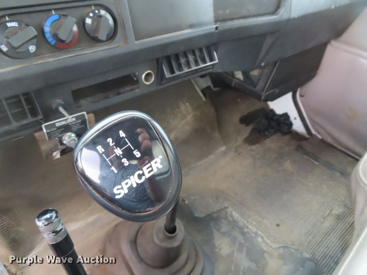 image for item DD6217 1999 International 4900 refuse truck