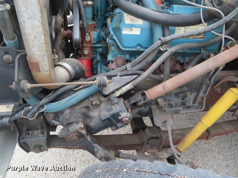 image for item DD6217 1999 International 4900 refuse truck