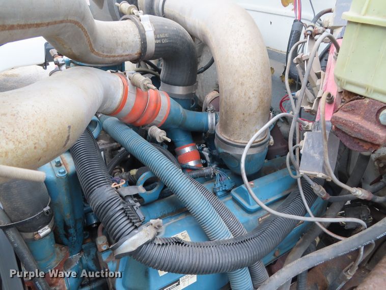 image for item DD6217 1999 International 4900 refuse truck