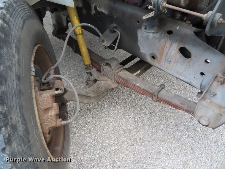 image for item DD6217 1999 International 4900 refuse truck