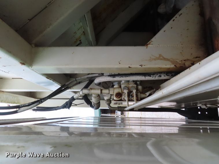 image for item DD6217 1999 International 4900 refuse truck