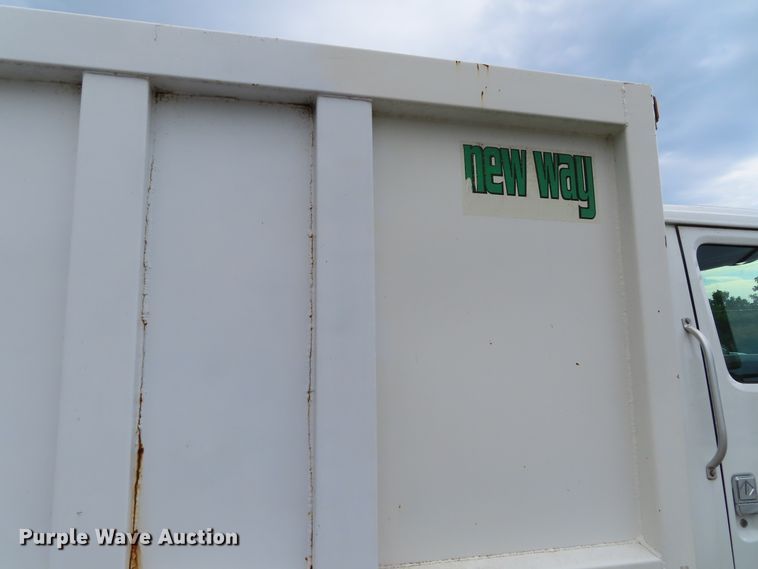 image for item DD6217 1999 International 4900 refuse truck