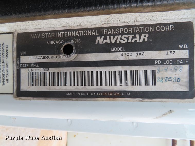 image for item DD6217 1999 International 4900 refuse truck