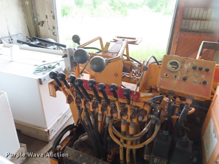 image for item DD6219 LeeBoy L8000T paver