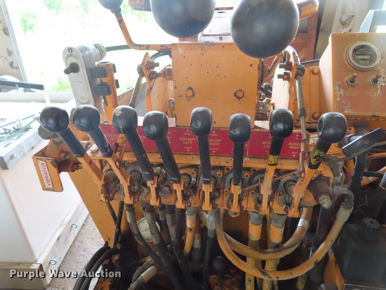 image for item DD6219 LeeBoy L8000T paver