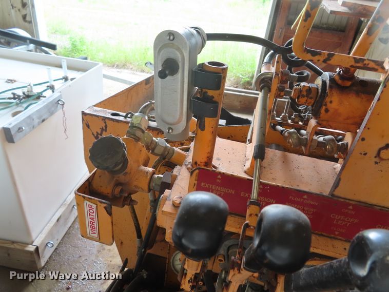 image for item DD6219 LeeBoy L8000T paver