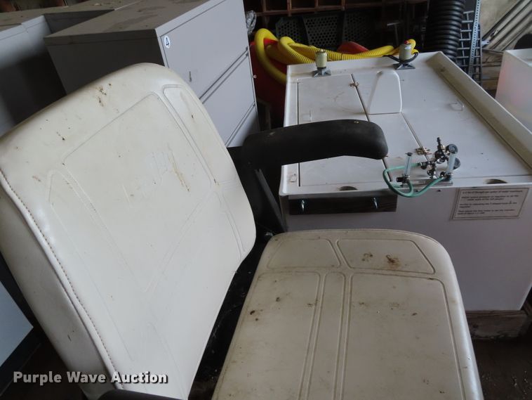 image for item DD6219 LeeBoy L8000T paver