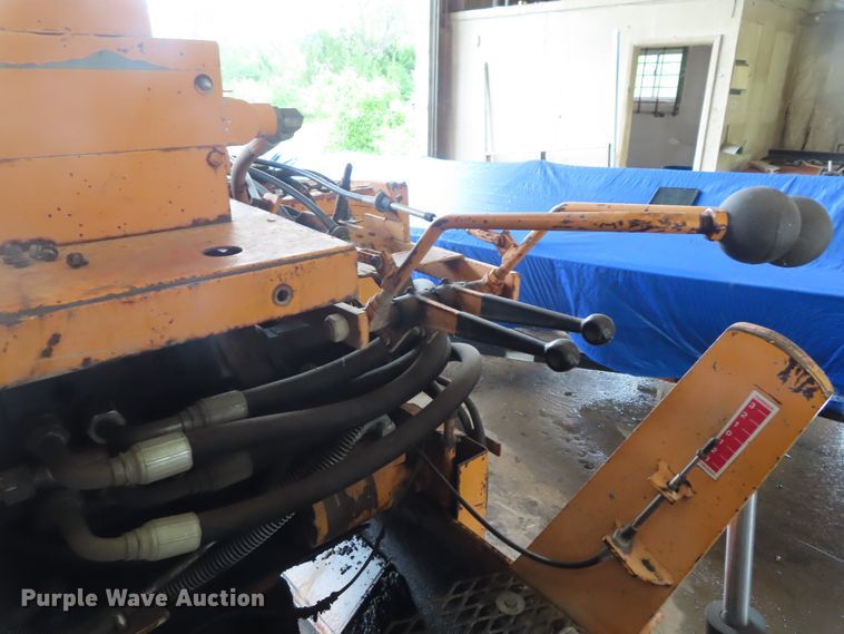 image for item DD6219 LeeBoy L8000T paver