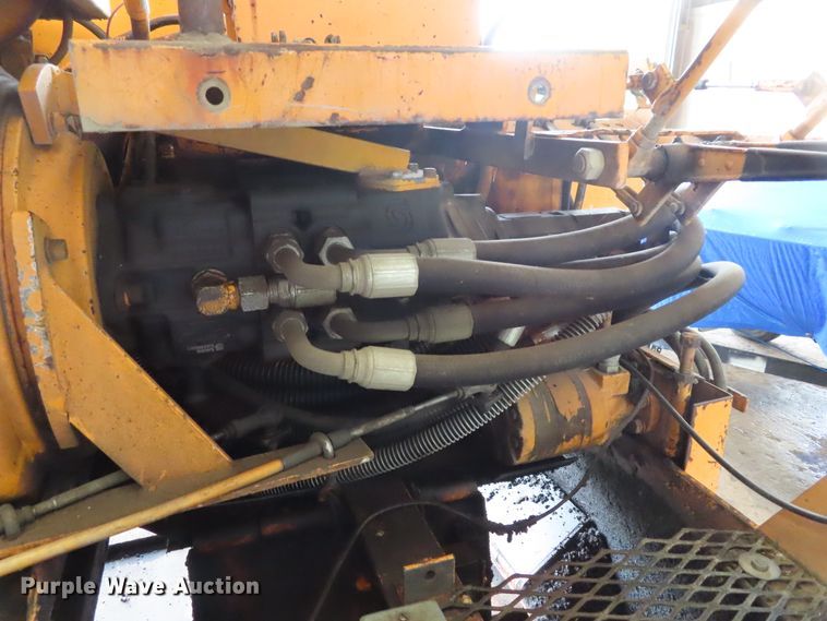 image for item DD6219 LeeBoy L8000T paver