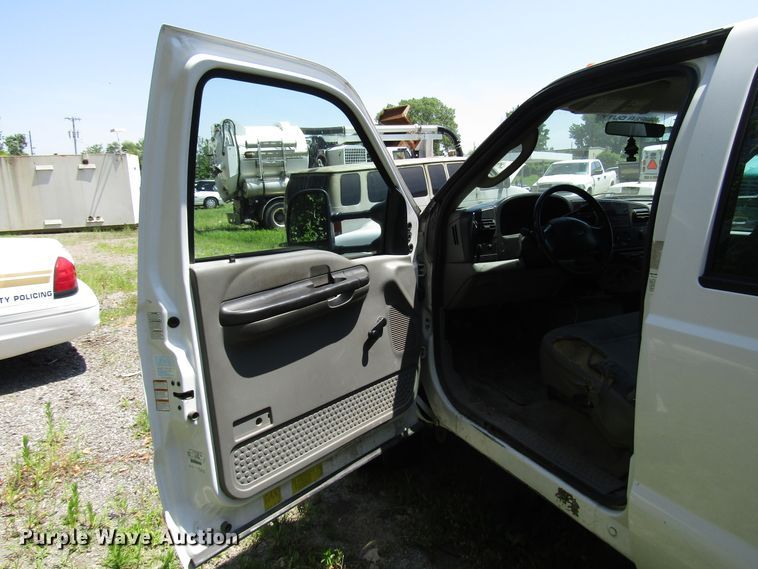 image for item DD6253 2006 Ford F450 Crew Cab dump truck