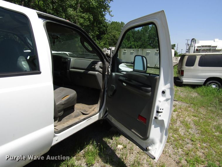 image for item DD6253 2006 Ford F450 Crew Cab dump truck