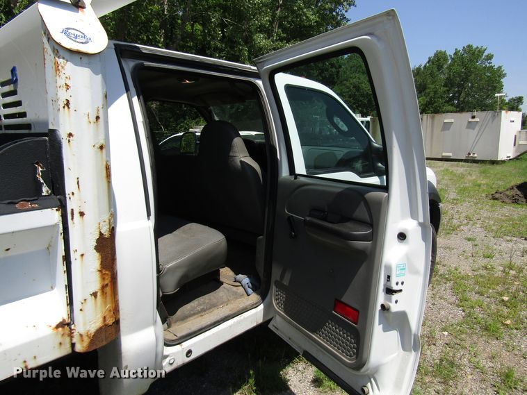 image for item DD6253 2006 Ford F450 Crew Cab dump truck