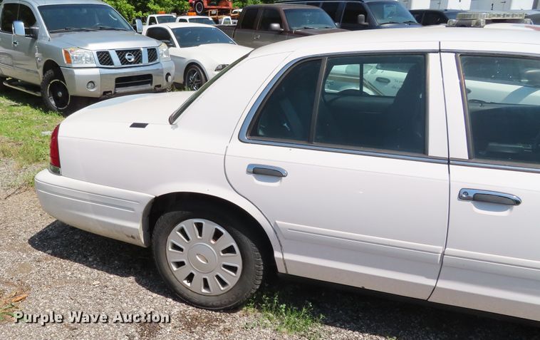 image for item DD6261 2006 Ford Crown Victoria Police Interceptor