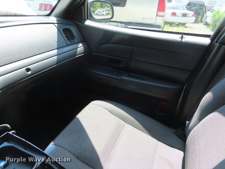 image for item DD6262 2006 Ford Crown Victoria Police Interceptor