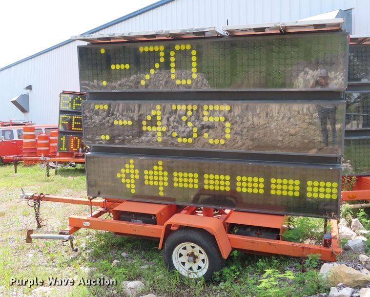 image for item DD6265 1997 American Signal Co message board trailer